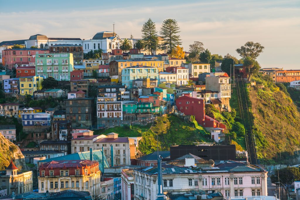 casas coloridas nas cidades do Chile em Valparaíso