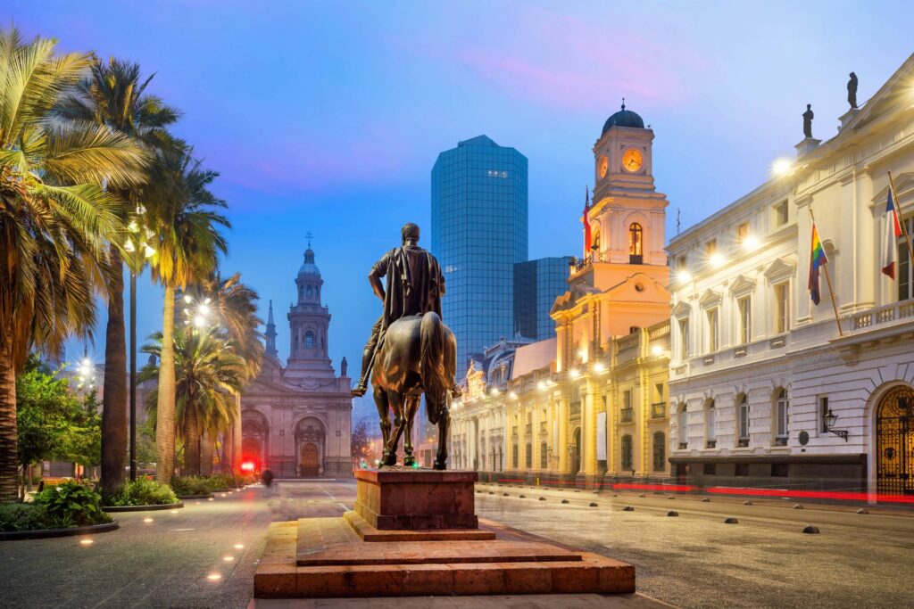 santiago é um dos pontos turísticos do chile mais buscados pelos visitantes 