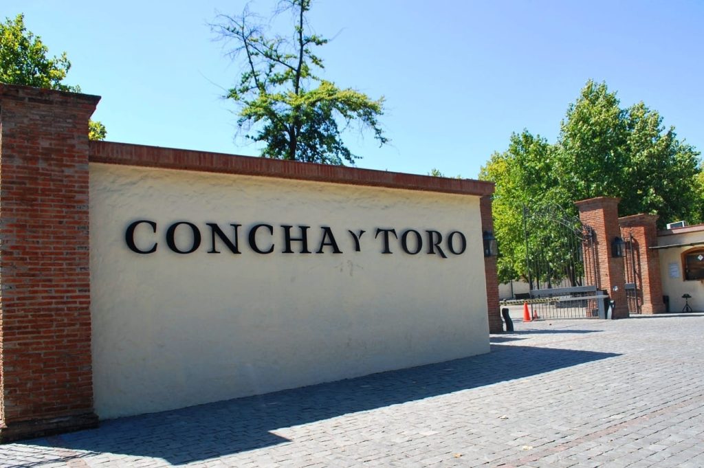 fachada vinícola concha y toro em santiago em novembro